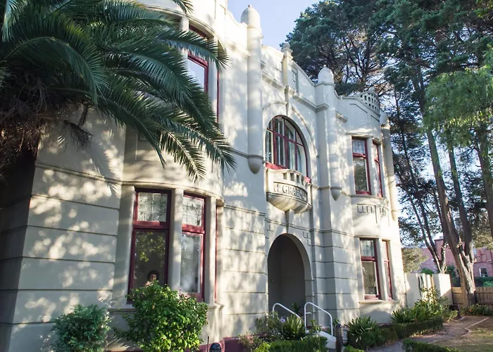 Toorak Manor Hotel